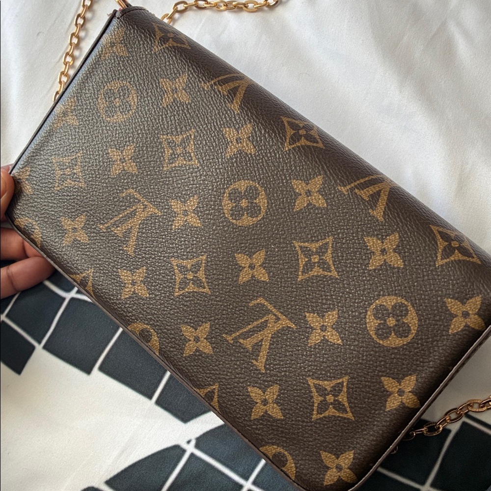 Louis Vuitton Pochette Félicie in Monogram - removable gold chain & Pink lining - Picture 13 of 17